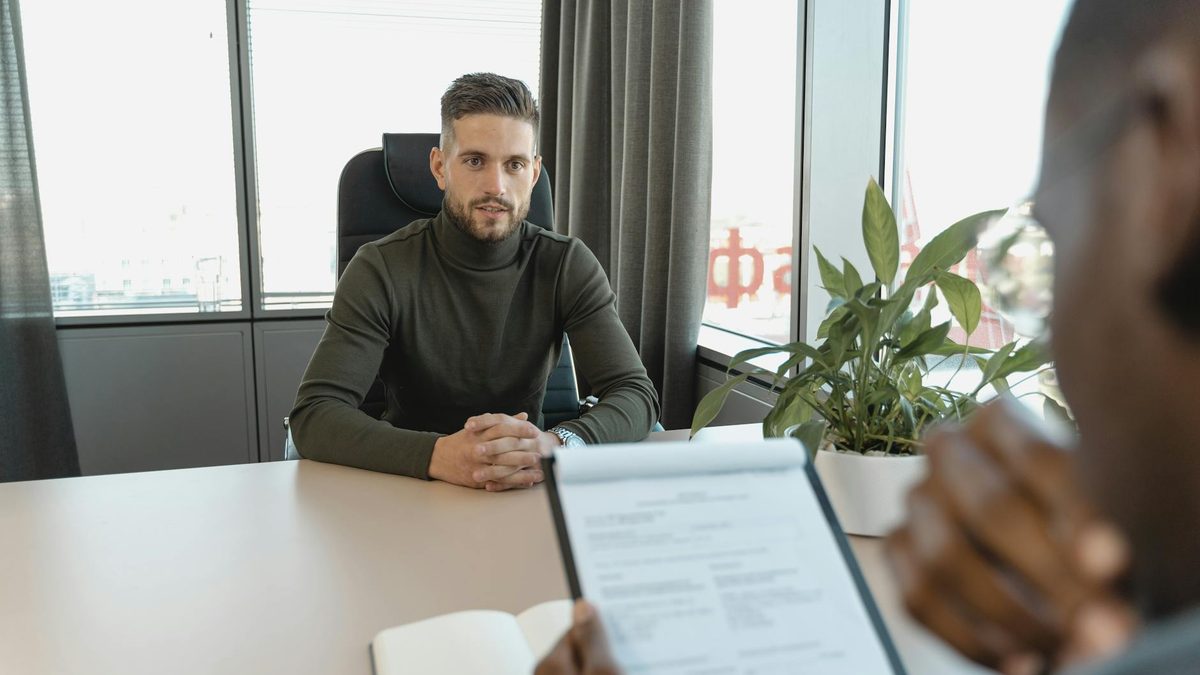 แนวทางการเขียนเรซูเม่ที่ดึงดูด HR: Tips and Techniques from HOTEL RESUME